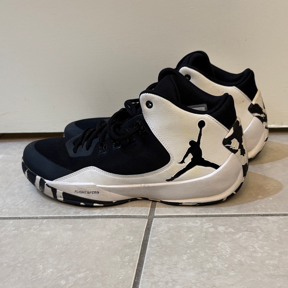 Black and White Jordan FlightSpeed